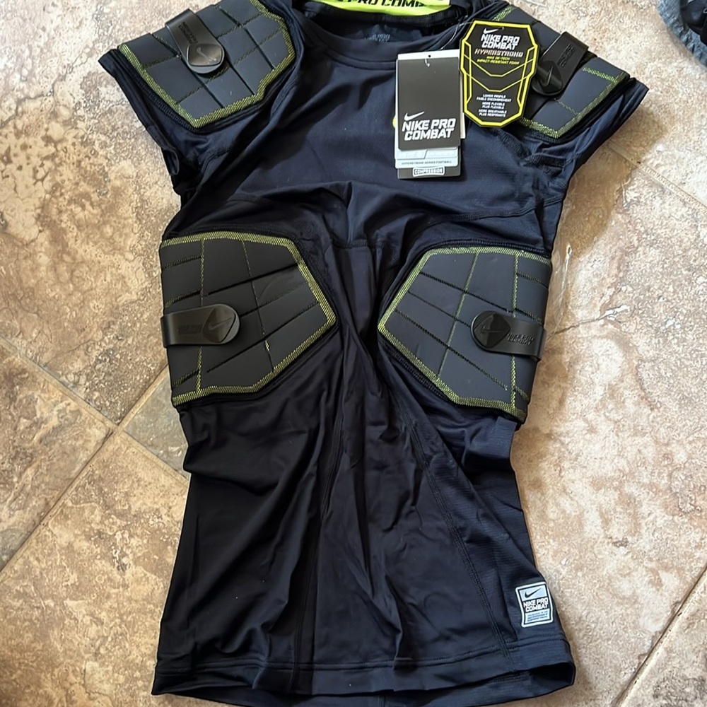 NWT Nike Pro Combat padded shirt